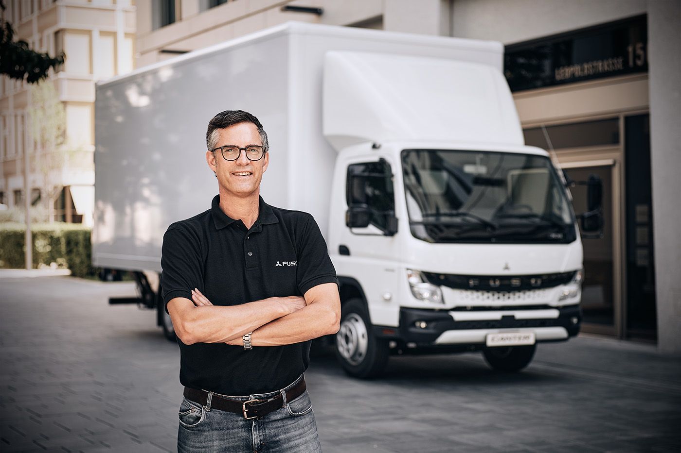 Met FUSO Europe kregen het merk en de Canter ongeveer 20 jaar geleden een nieuwe verkooporganisatie in Duitsland als onderdeel van Daimler Trucks. Erk Roennefarth, nu Head of Marketing & Product Management Europe, werkt sindsdien bij het bedrijf - en weet het een en ander over exoten, pionierswerk en Canter-liefde.