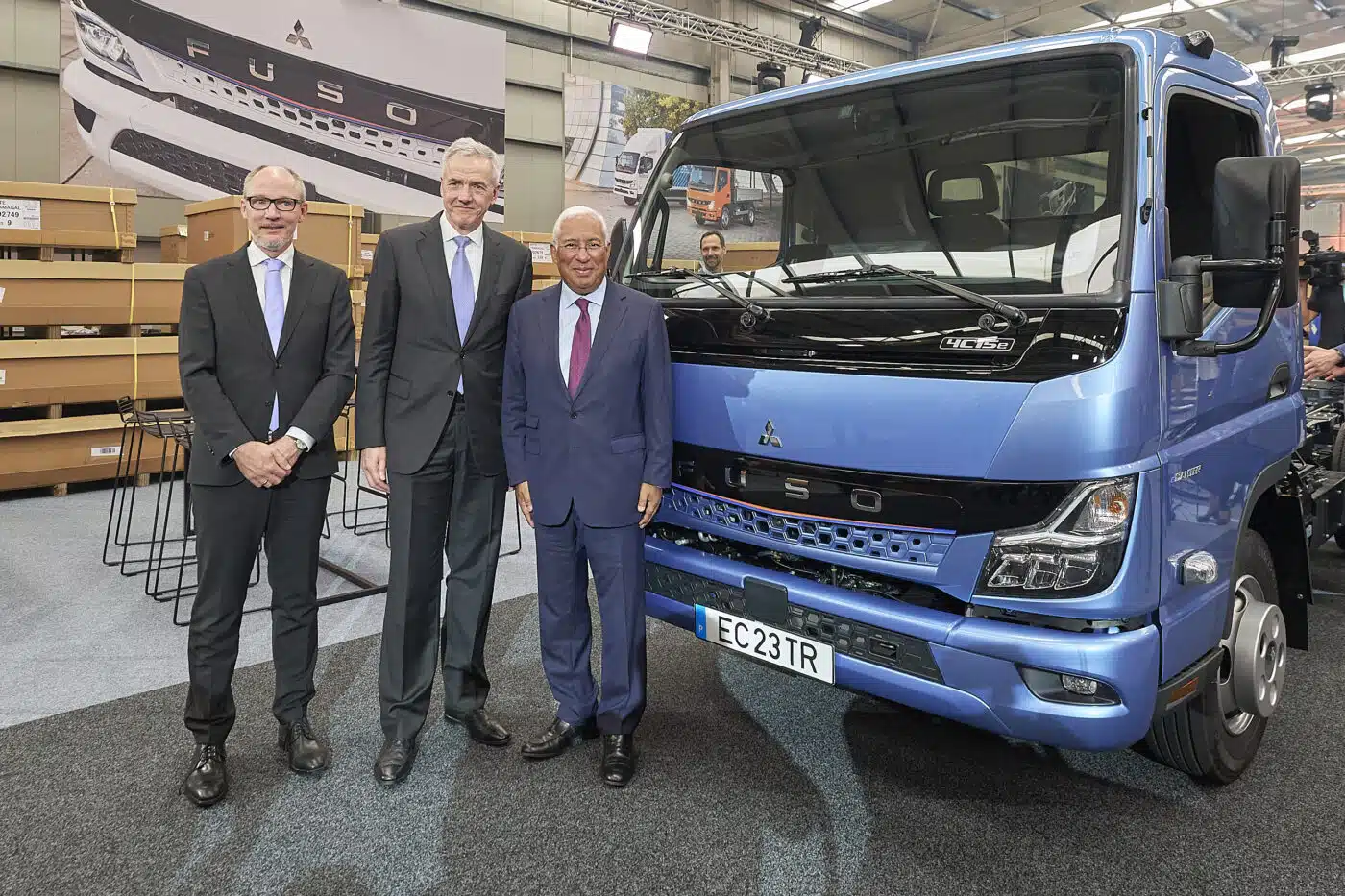 « Avec cette journée, nous écrivons un nouveau chapitre de l’histoire de Mitsubishi FUSO Truck Europe. En effet, la production en série de l’eCanter nouvelle génération commence aujourd’hui », a annoncé Arne Barden, PDG de Mitsubishi FUSO Truck Europe (MFTE), fier de plus de 100 invités issus des milieux politique, économique et de la presse.